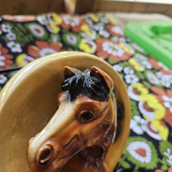 Chalkware Horse Wall Plaque - Picture 4 of 4